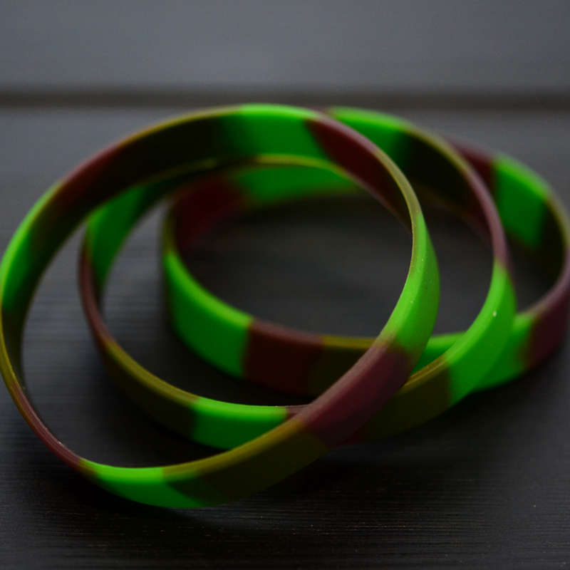 Camouflage Silicone Wristband stock model at 202x12mm